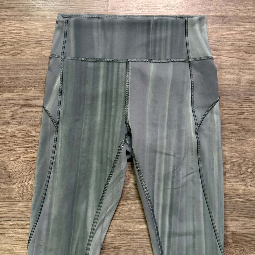 Lululemon Women's In Movement Tight 25" *Everlux Leggings - Grey/Blue - Picture 4 of 9